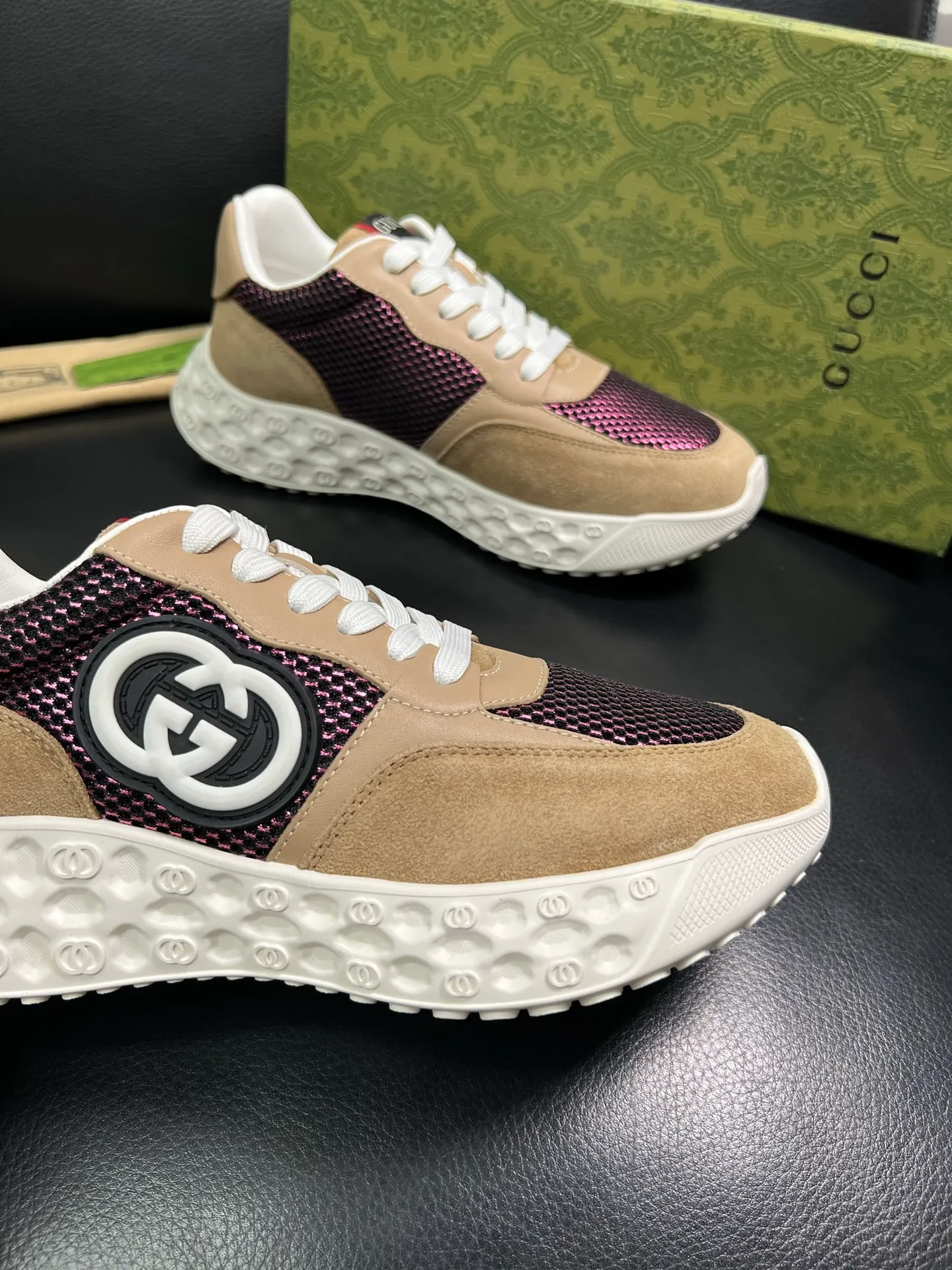 Men's shoes 💰780 Gucci top purchasing agency Gucci counter synchronization. Original factory configuration imported cowhide from Italy with mesh fabric, high-quality splicing and complex craftsmanship, imported cowhide lining, sole: original factory specially provided original sole super comfortable, original factory with single goods high quality, welcome to compare, code number 39-44 (customized 38 45) 85856